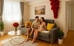 City View Apartment With Private Balcony