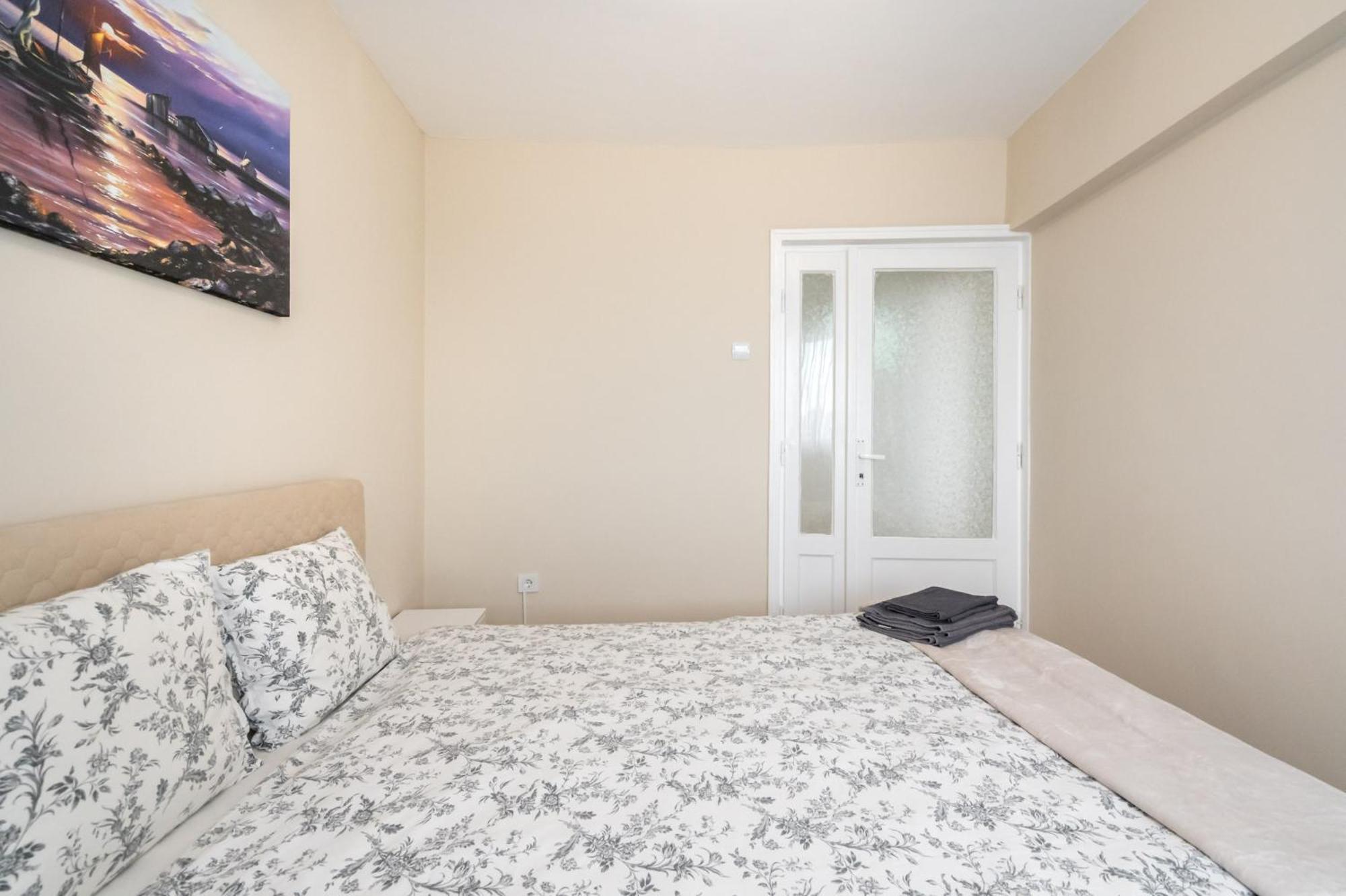 City View Apartment With Private Balcony Bucureşti Exterior foto