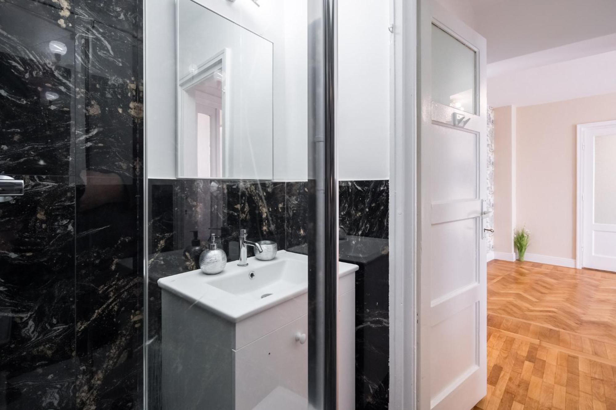 City View Apartment With Private Balcony Bucureşti Exterior foto