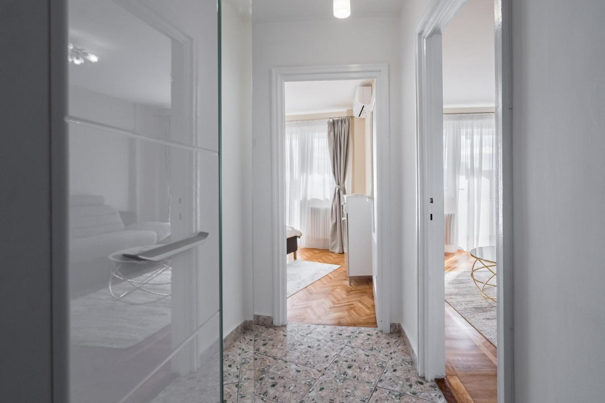 City View Apartment With Private Balcony Bucureşti Exterior foto